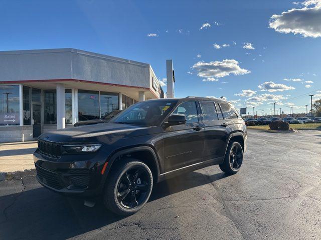 new 2025 Jeep Grand Cherokee car, priced at $43,137