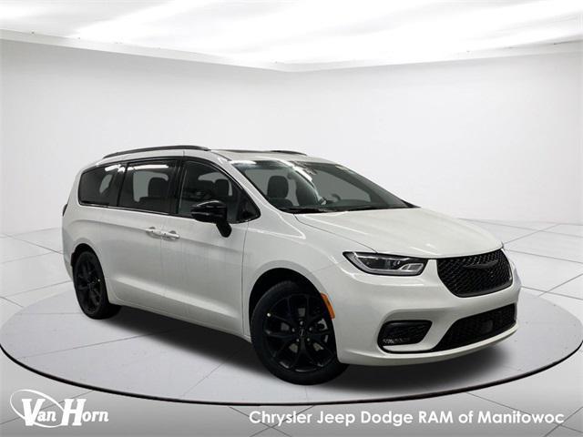 new 2024 Chrysler Pacifica car, priced at $42,462