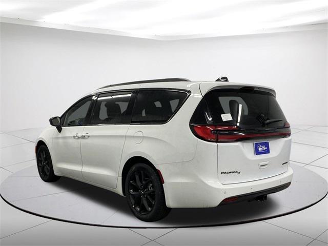 new 2024 Chrysler Pacifica car, priced at $42,462