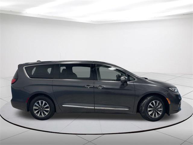 used 2022 Chrysler Pacifica Hybrid car, priced at $32,749