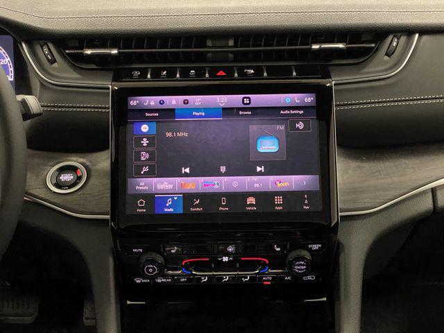 new 2025 Jeep Grand Cherokee car, priced at $43,912