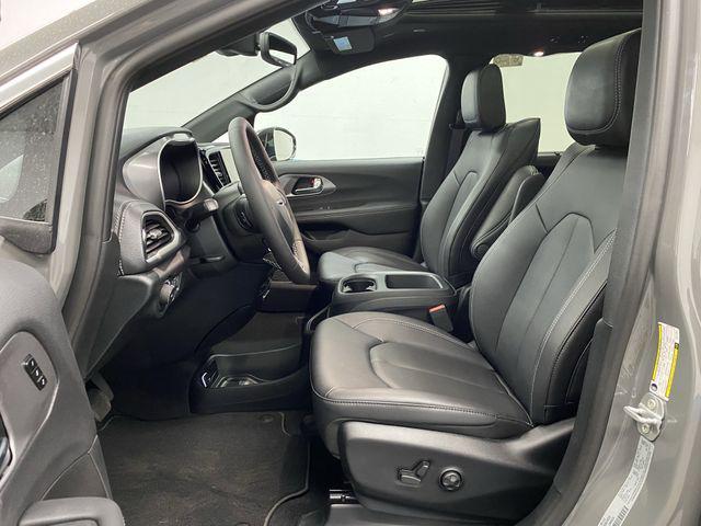 new 2025 Chrysler Pacifica car, priced at $46,991