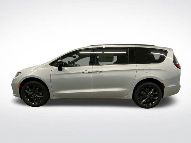 new 2026 Chrysler Pacifica car, priced at $46,423