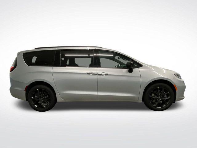 new 2026 Chrysler Pacifica car, priced at $46,423