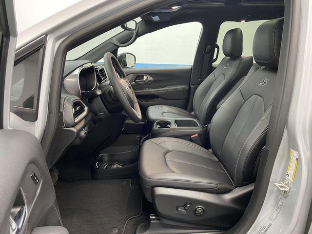 new 2026 Chrysler Pacifica car, priced at $46,423