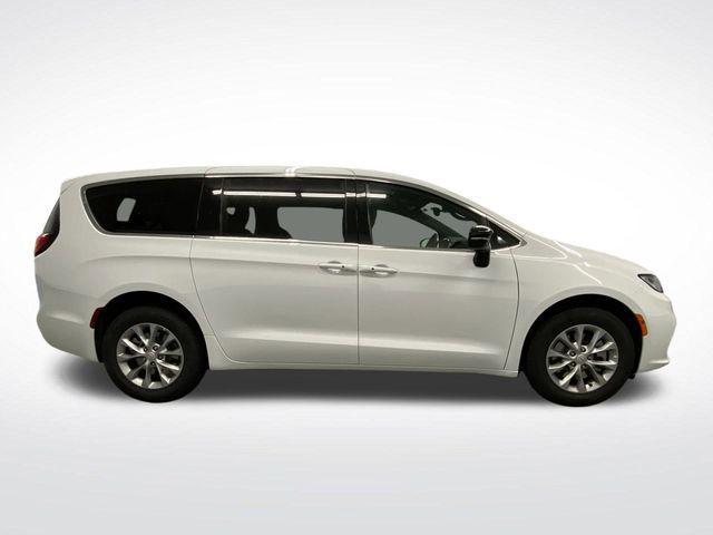 new 2025 Chrysler Pacifica car, priced at $43,253