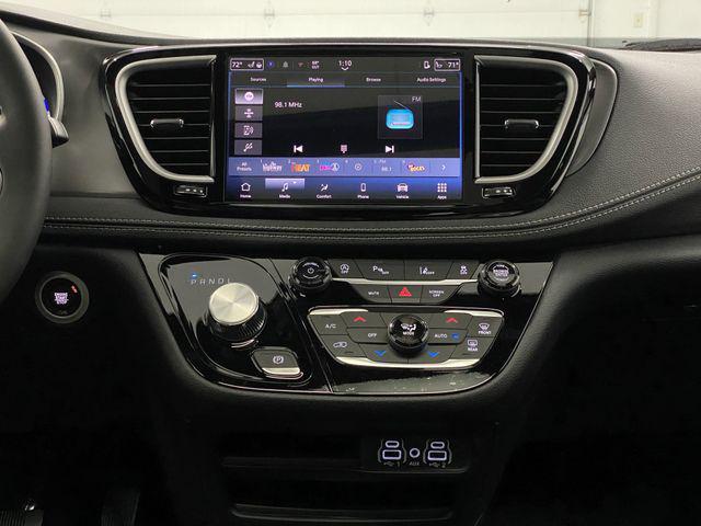 new 2025 Chrysler Pacifica car, priced at $43,253
