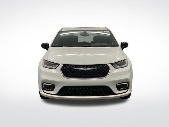 new 2025 Chrysler Pacifica car, priced at $43,253