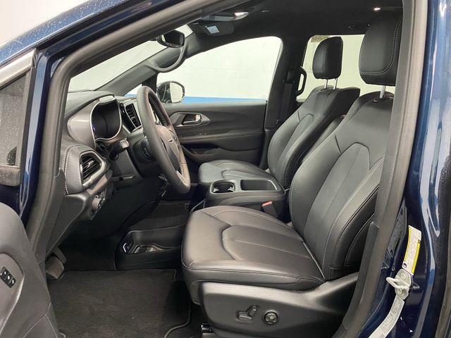 new 2025 Chrysler Pacifica car, priced at $48,771