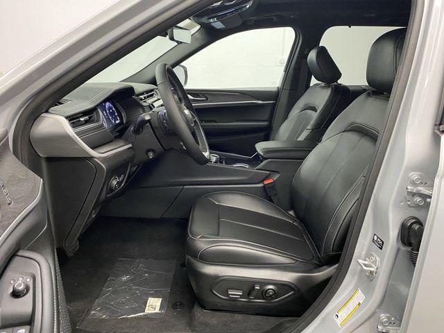 new 2025 Jeep Grand Cherokee car, priced at $50,446