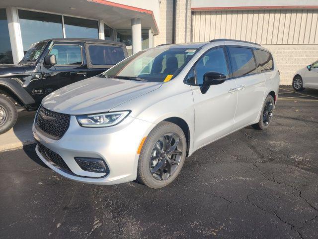 new 2026 Chrysler Pacifica car, priced at $44,587
