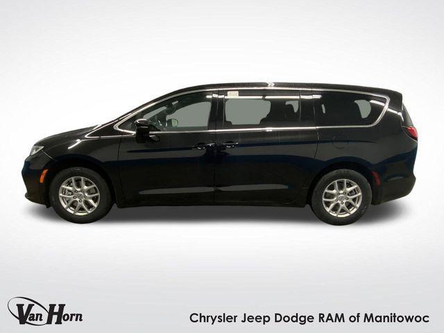 new 2025 Chrysler Pacifica car, priced at $44,804