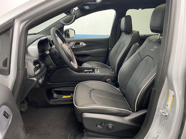 new 2026 Chrysler Pacifica car, priced at $51,333