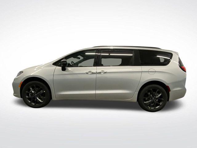 new 2026 Chrysler Pacifica car, priced at $51,333