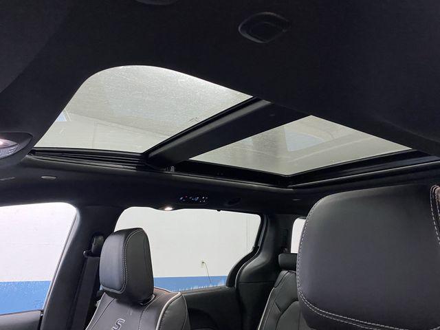 new 2026 Chrysler Pacifica car, priced at $51,333