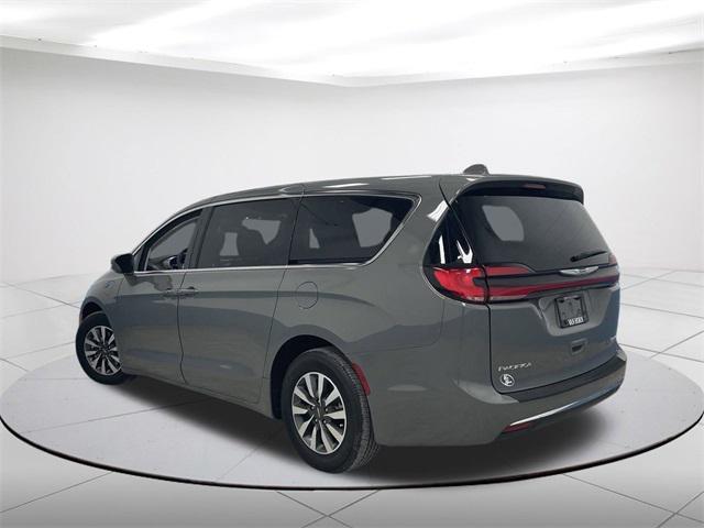 used 2022 Chrysler Pacifica Hybrid car, priced at $26,749