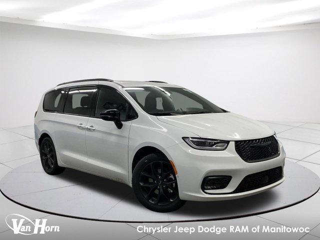 new 2024 Chrysler Pacifica car, priced at $43,053