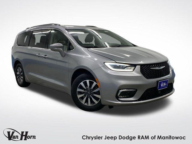 used 2021 Chrysler Pacifica Hybrid car, priced at $25,499