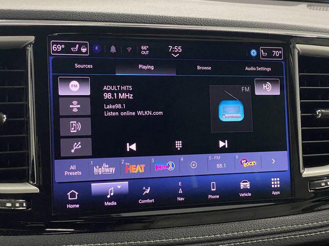 used 2021 Chrysler Pacifica Hybrid car, priced at $25,499
