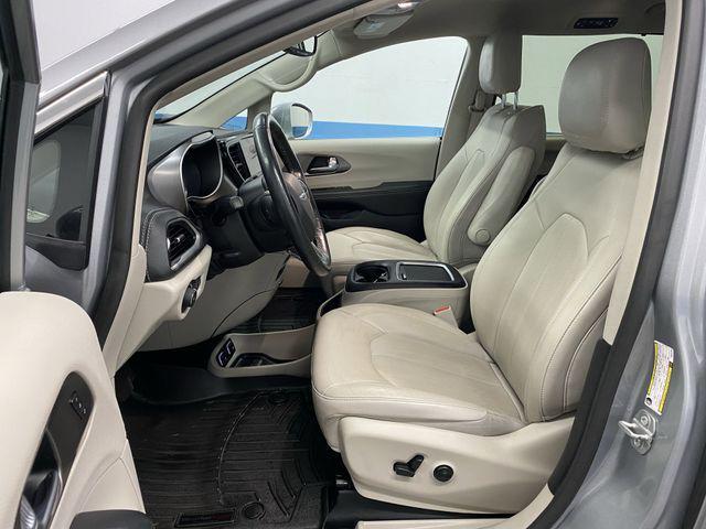 used 2021 Chrysler Pacifica Hybrid car, priced at $25,499