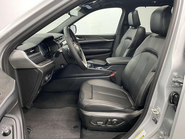 new 2025 Jeep Grand Cherokee car, priced at $51,991