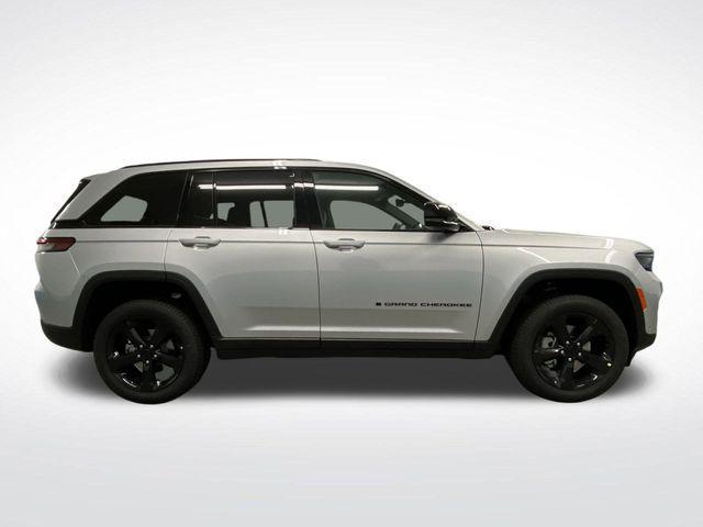 new 2025 Jeep Grand Cherokee car, priced at $51,991