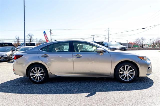 used 2017 Lexus ES 300h car, priced at $22,400