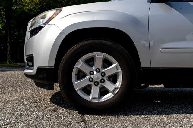 used 2015 GMC Acadia car, priced at $9,900