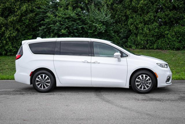 used 2022 Chrysler Pacifica Hybrid car, priced at $27,000
