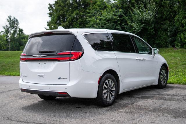 used 2022 Chrysler Pacifica Hybrid car, priced at $27,000