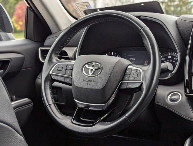 used 2021 Toyota Highlander car, priced at $32,000