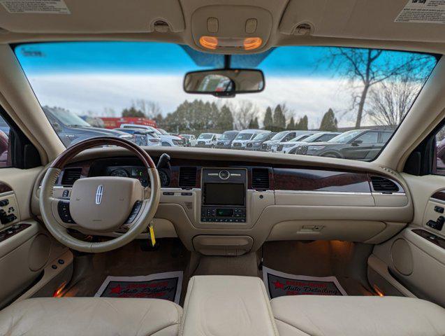 used 2007 Lincoln Town Car car, priced at $9,500