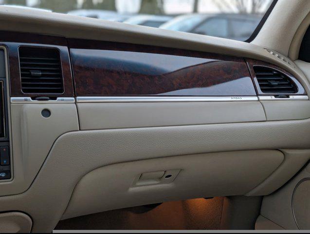 used 2007 Lincoln Town Car car, priced at $9,500