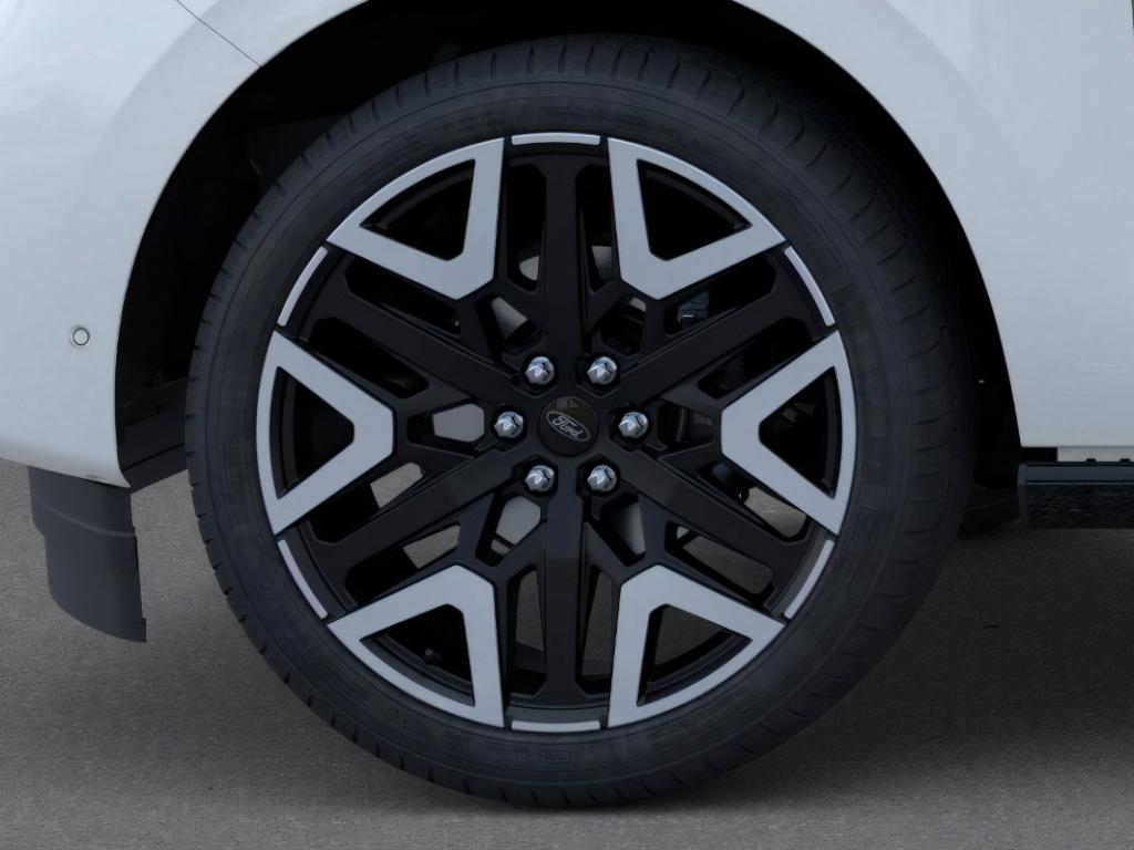 new 2025 Ford Expedition car, priced at $87,795