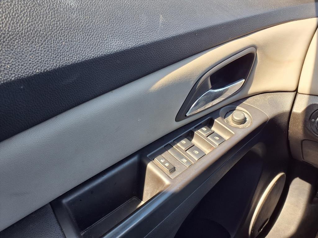 used 2015 Chevrolet Cruze car, priced at $2,999