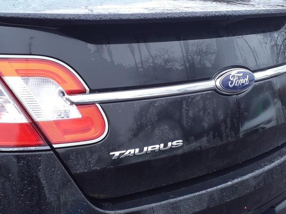 used 2010 Ford Taurus car