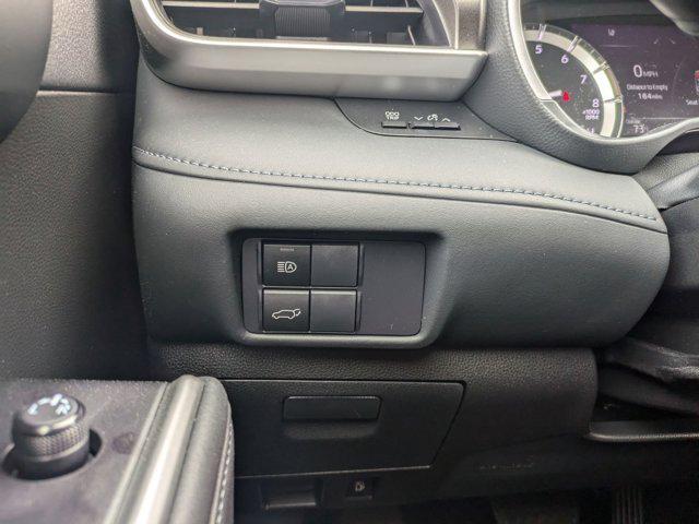 used 2022 Toyota Highlander car, priced at $37,737
