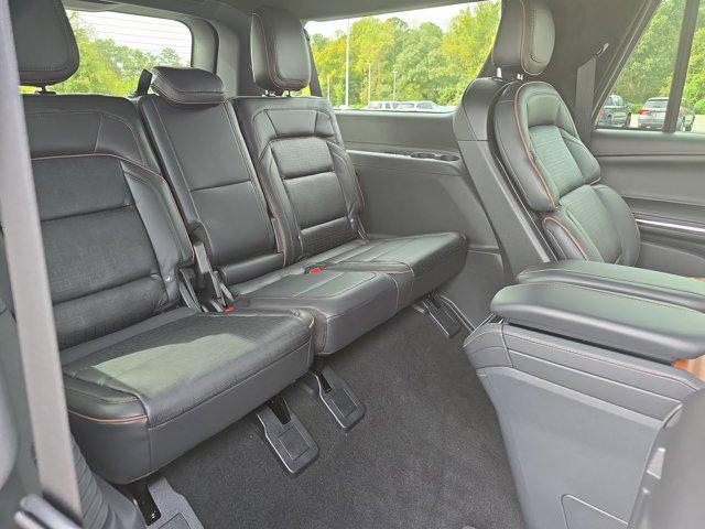 new 2025 Lincoln Navigator car, priced at $123,340