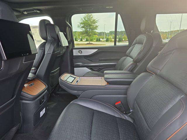 new 2025 Lincoln Navigator car, priced at $123,340