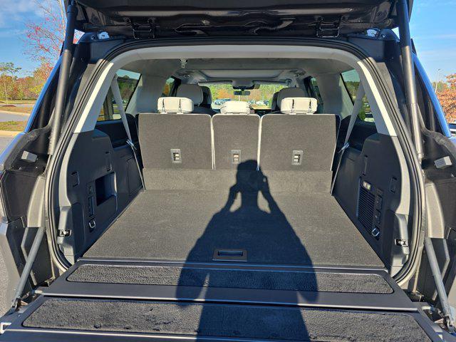 new 2025 Lincoln Navigator car, priced at $125,335