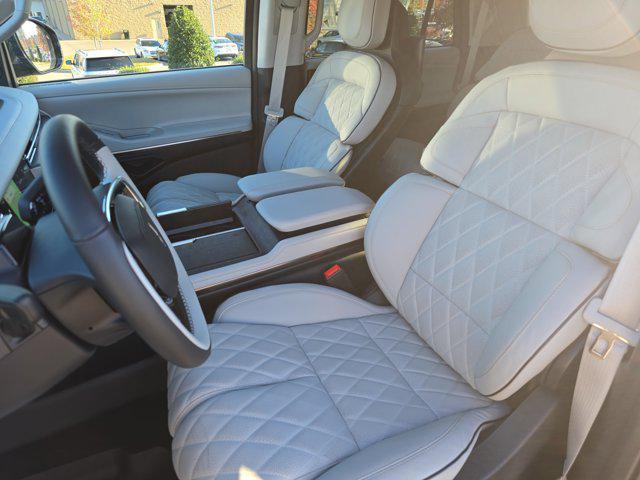 new 2025 Lincoln Navigator car, priced at $125,335