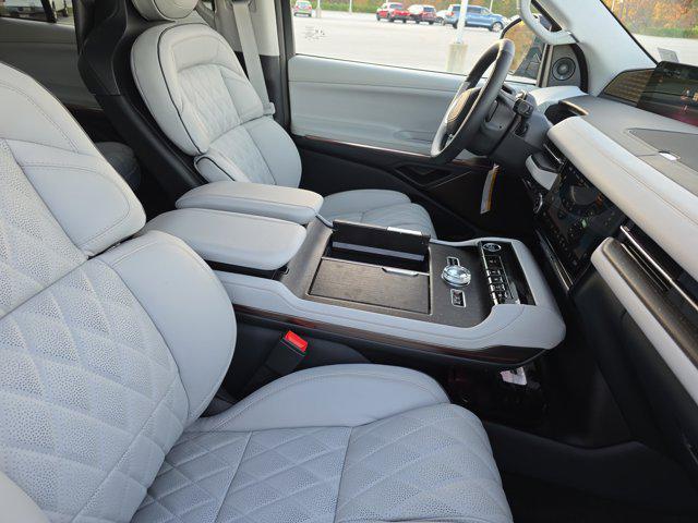 new 2025 Lincoln Navigator car, priced at $127,175