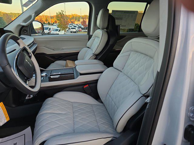 new 2025 Lincoln Navigator car, priced at $127,175