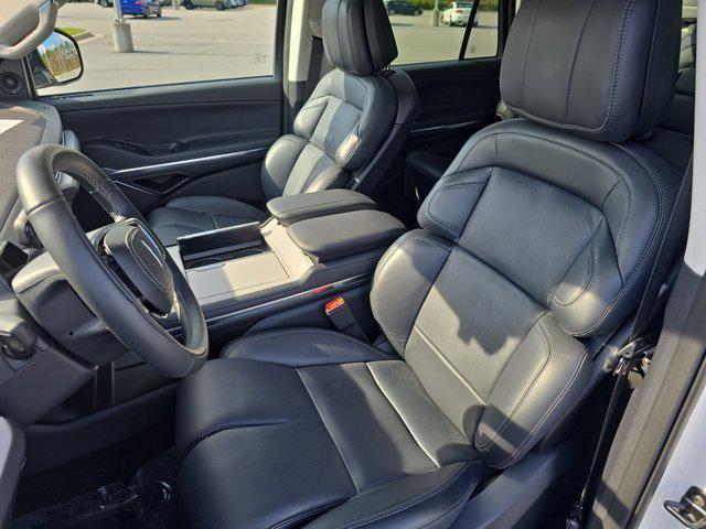 new 2025 Lincoln Navigator car, priced at $96,985