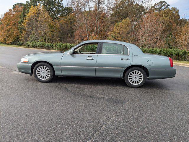 used 2005 Lincoln Town Car car, priced at $13,888