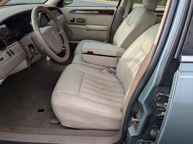 used 2005 Lincoln Town Car car, priced at $13,888