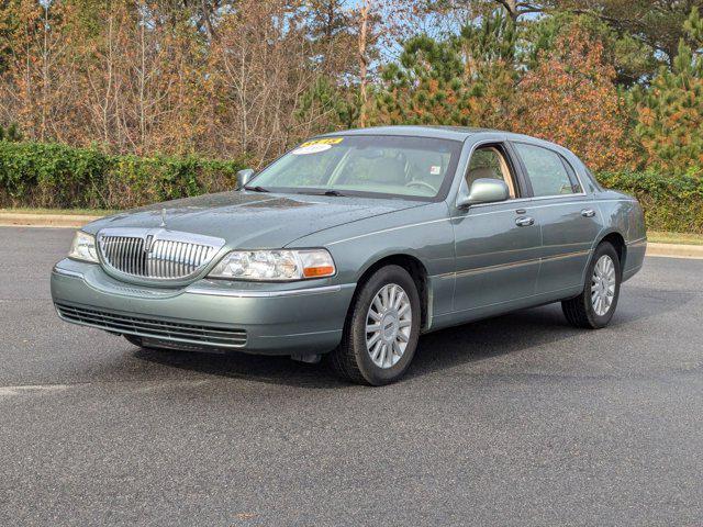 used 2005 Lincoln Town Car car, priced at $13,888