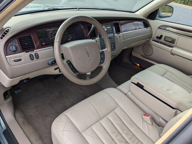 used 2005 Lincoln Town Car car, priced at $13,888