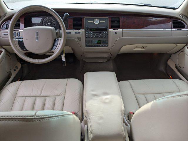 used 2005 Lincoln Town Car car, priced at $13,888