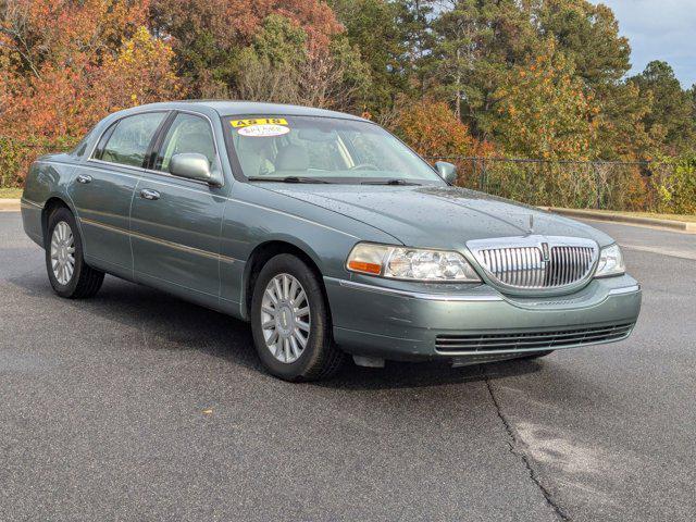 used 2005 Lincoln Town Car car, priced at $13,888